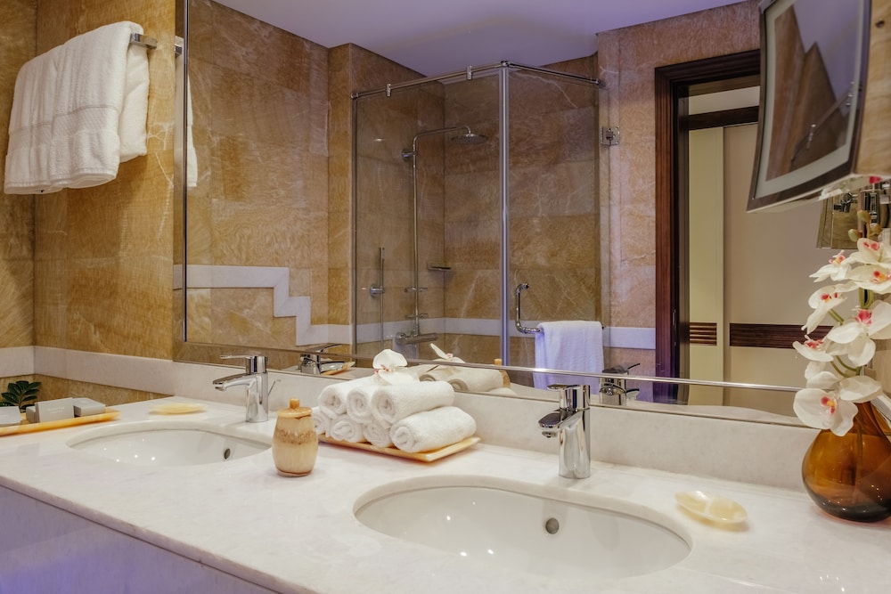 Deluxe Twin Room, Marina View (Free Shuttle Bus to The Beach and Marina Mall) photo 2