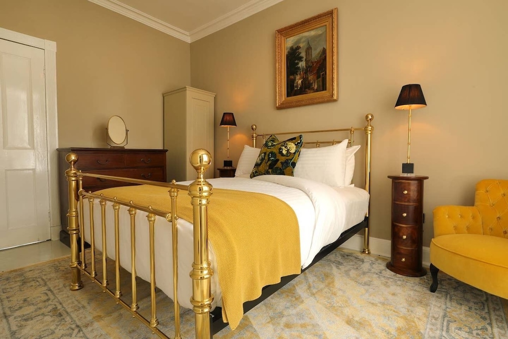 Luxury House photo 1