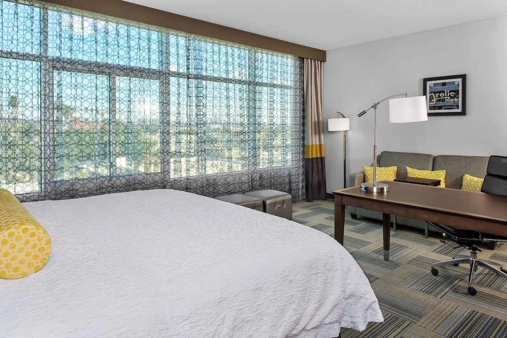 Studio, 1 King Bed, Accessible, Non Smoking (mob/hearing acc w/ roll-in shower)