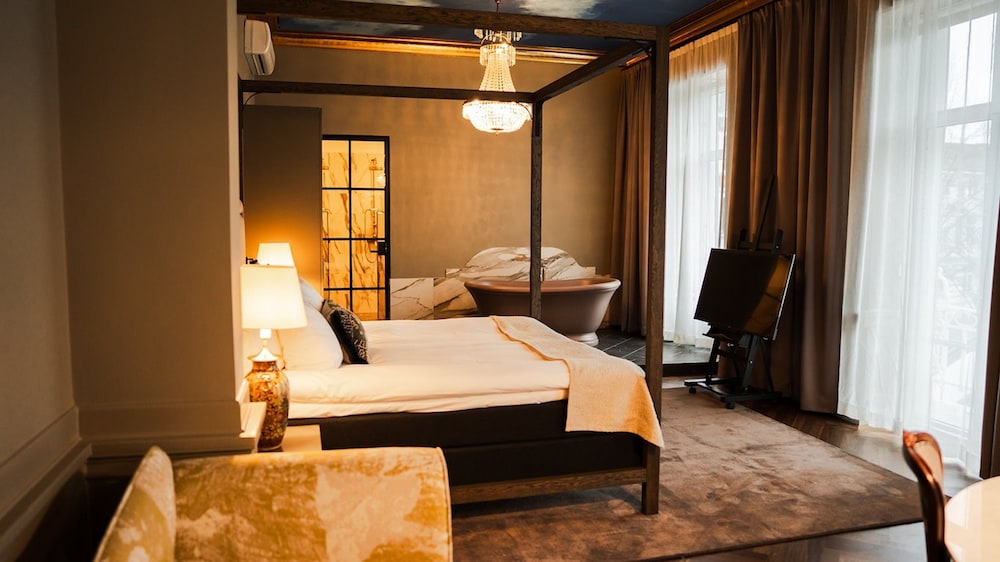 Rose Suite - Photo 1