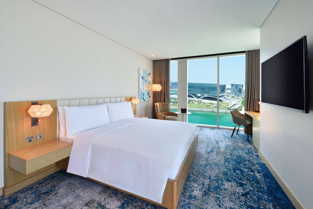 Family Room, 1 King Bed, Bay View photo 2