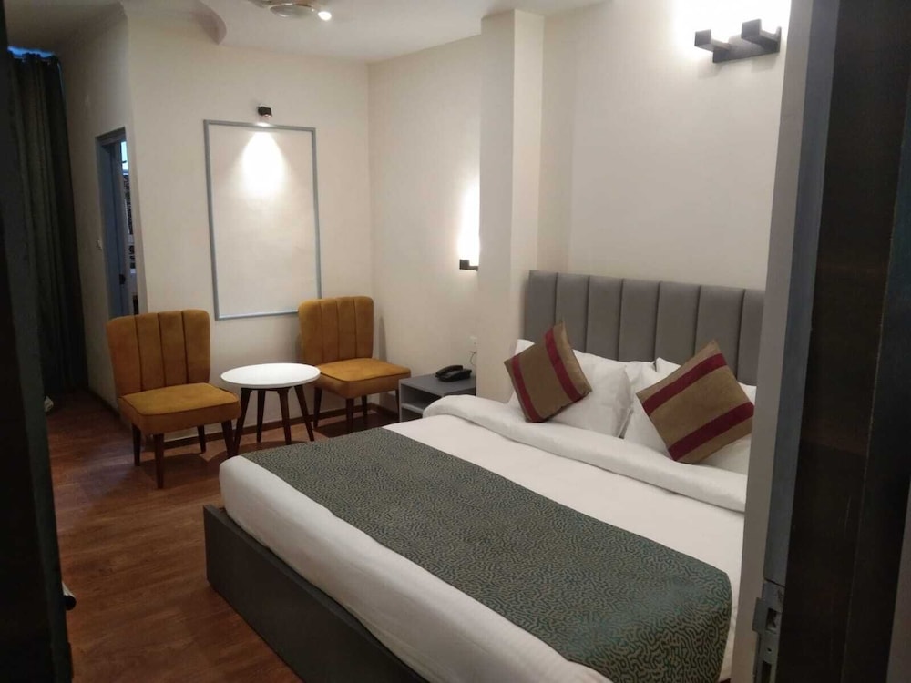 Deluxe Room - Photo 6
