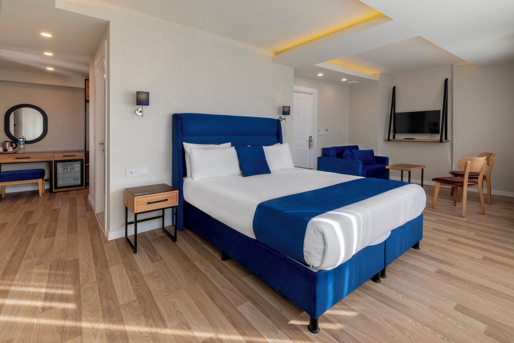ANNEX JUNIOR SUITE-PARTIAL VIEW photo 1