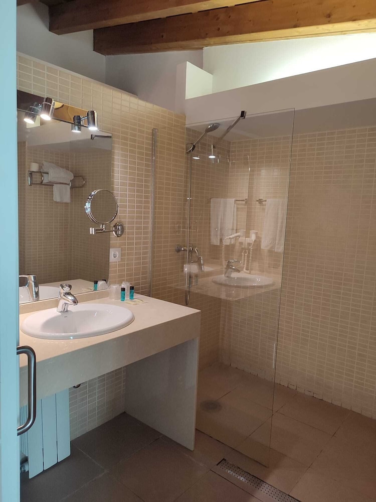 Double Room - Photo 11