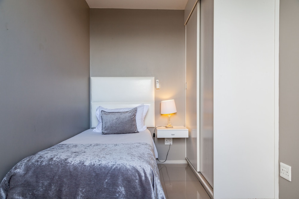 Three Bedroom Luxury Suite - 5 Sleeper (3) - Photo 4