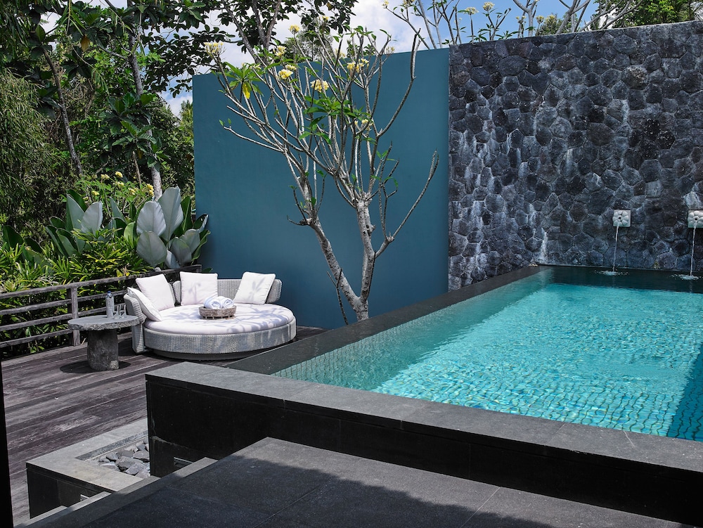 Bamboo Pool Villas