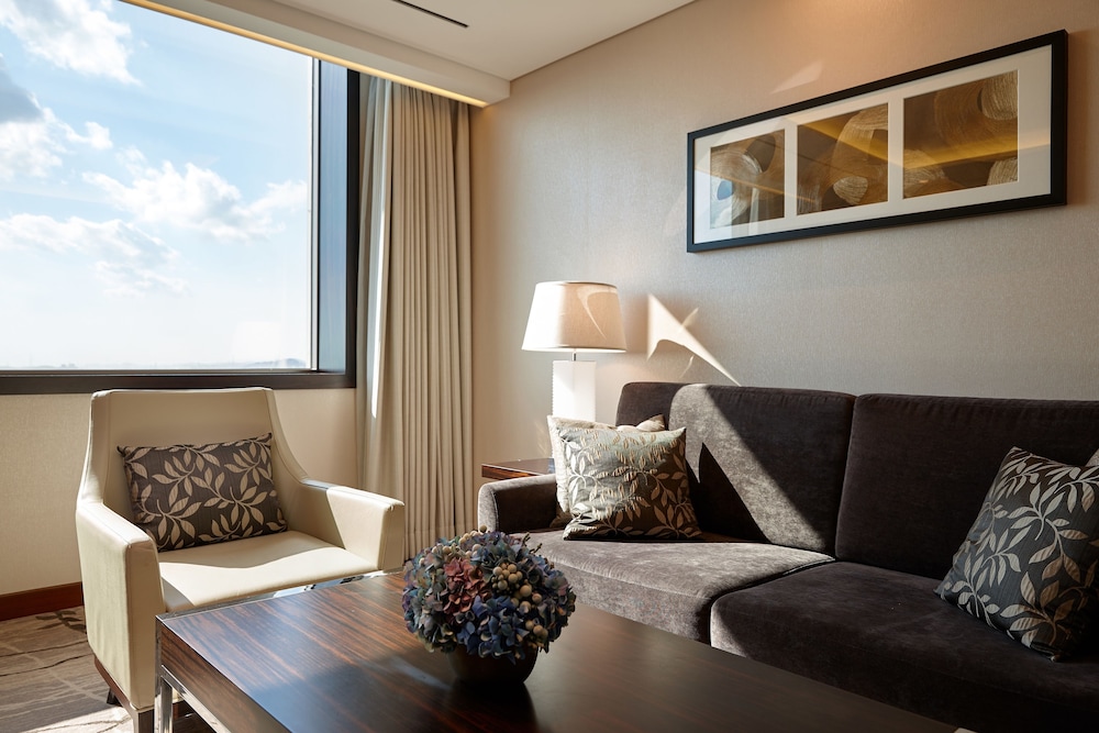 Deluxe Suite Family Twin (Club Access For 2) - Photo 1