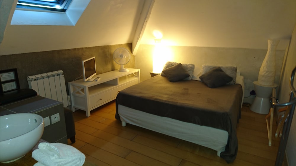 Double Room - Photo 25