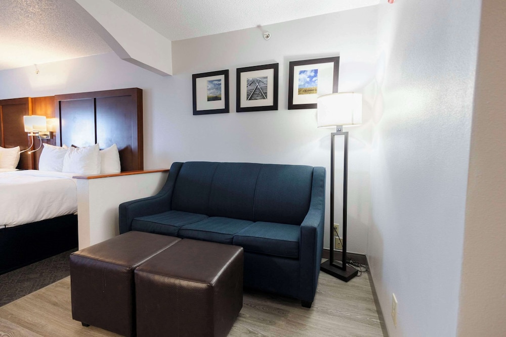 Suite, 2 Double Beds, Non Smoking - Photo 5