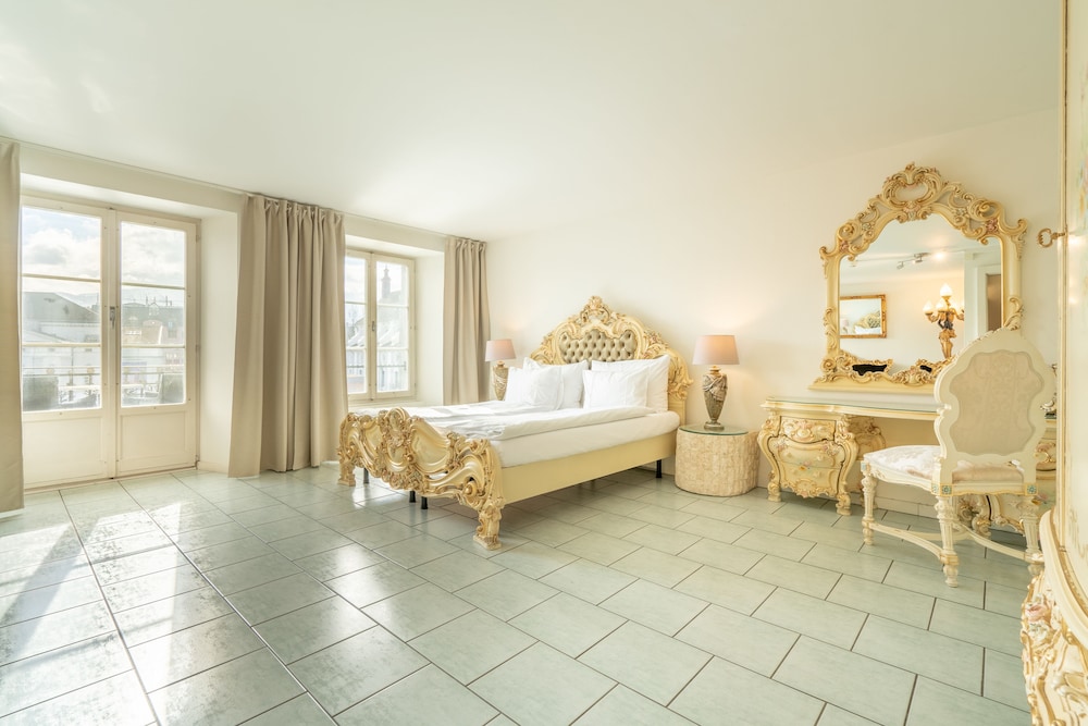 Honeymoon Suite - Photo 19