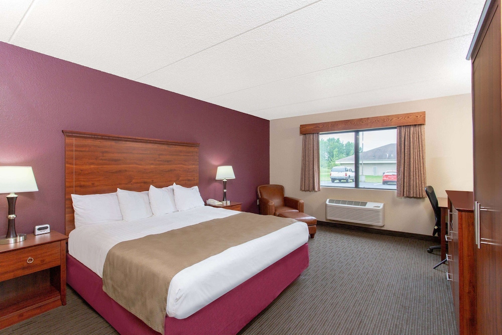 Honeymoon Suite, 1 King Bed, Non Smoking - Photo 1