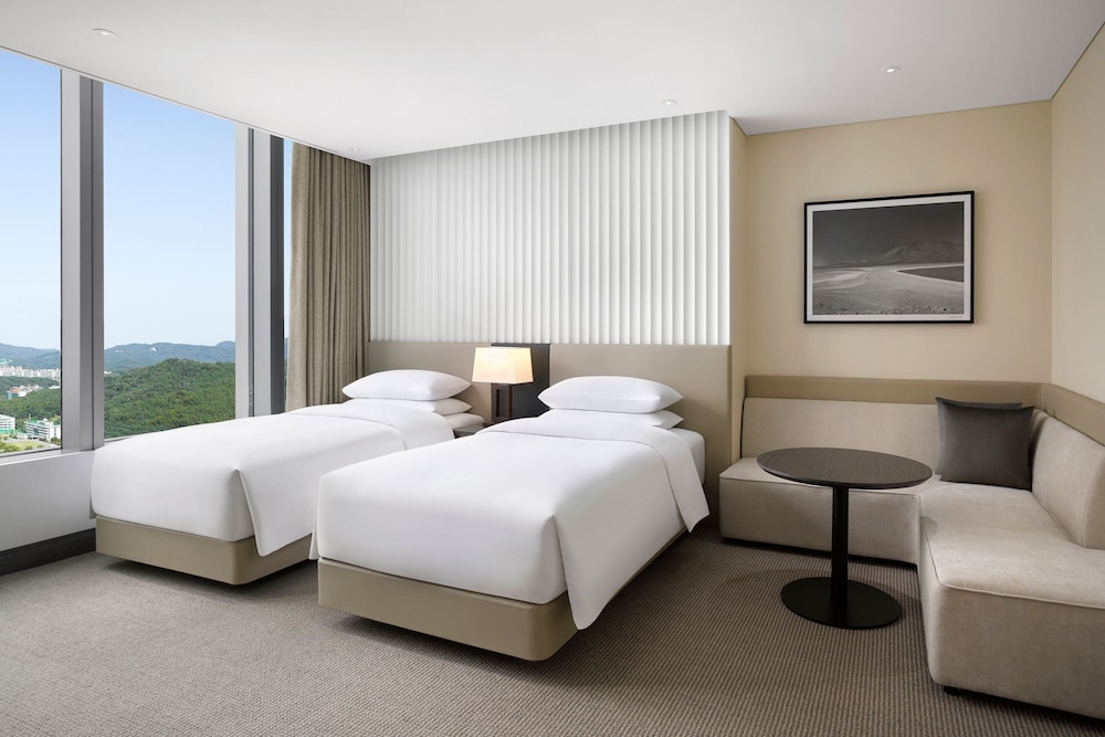 Premier Room, 2 Twin Beds (Deluxe)