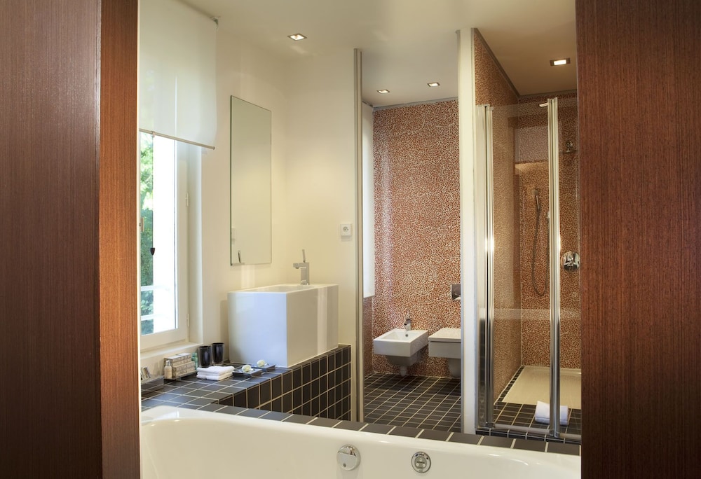 Suite with Spa Bath photo 2