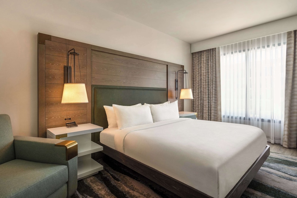 Suite, 1 King Bed, Balcony (Roll-In Shower)