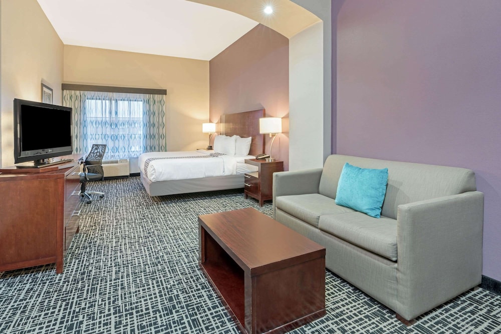 Deluxe Room, 1 King Bed, Accessible, Non Smoking (Bathtub w/ Grab Bars) - Photo 1