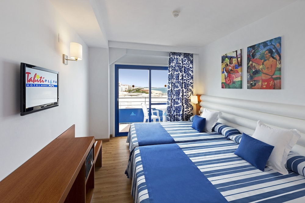 Superior Double Room, Pool View (4 adults)