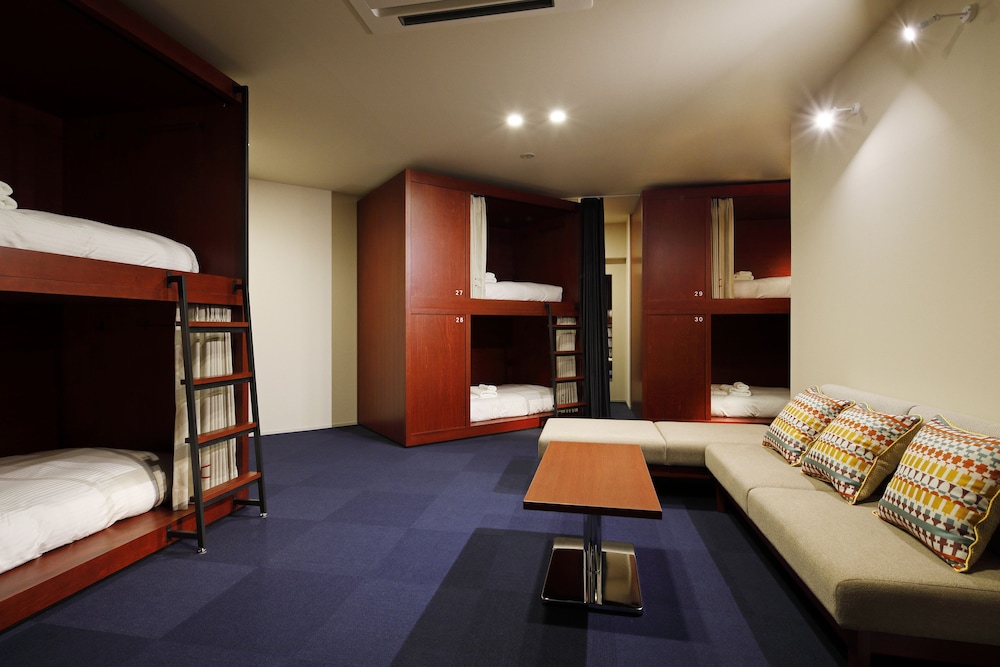 Bunk Group with Shared Bathroom