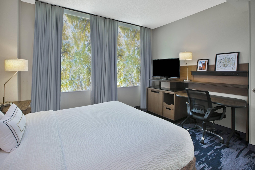 Suite, 1 Bedroom - Photo 2