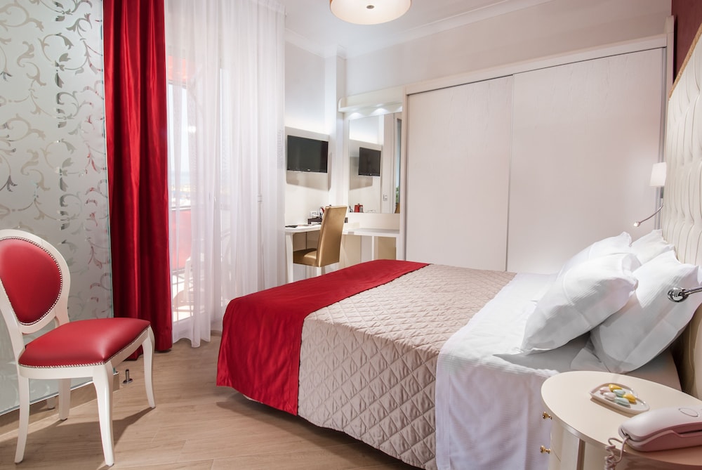 Deluxe Double Room, Sea Facing - Photo 1