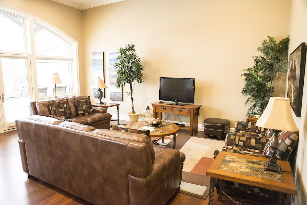 Luxury Condo, Multiple Beds, River View photo 1