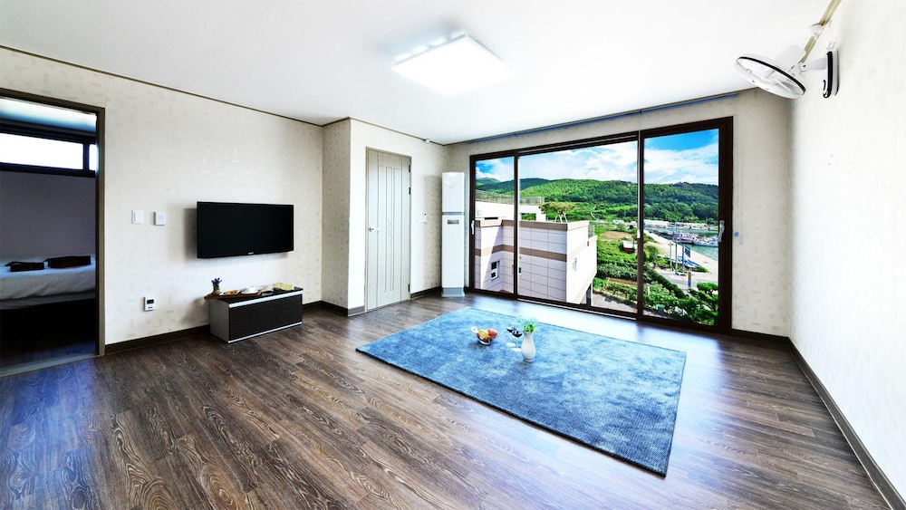 Basic Room, 1 Bedroom (B301(Ocean View)) photo 2