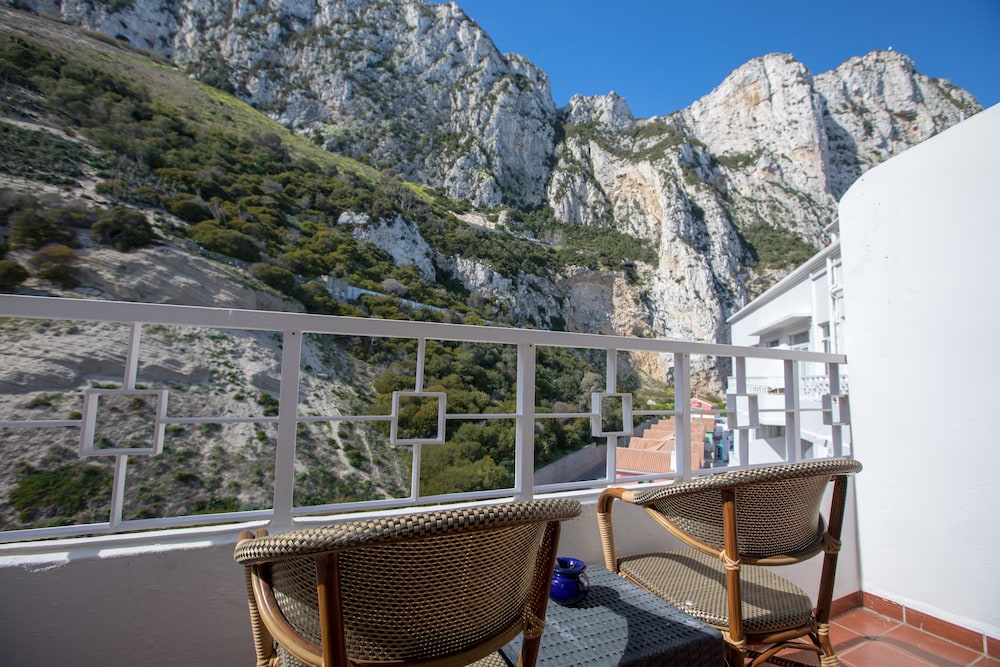 Twin Room, Balcony, Mountain View photo 2