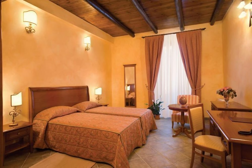 Economy Double or Twin Room, 1 Double or 2 Twin Beds photo 3