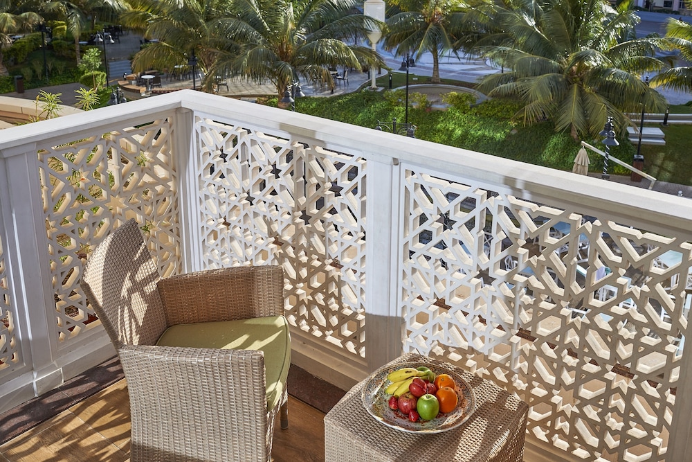 Executive Suite, 1 Bedroom, Balcony photo 3