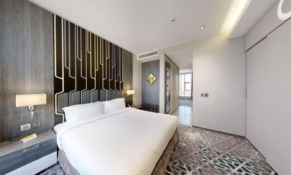 Suite, 1 King Bed photo 1