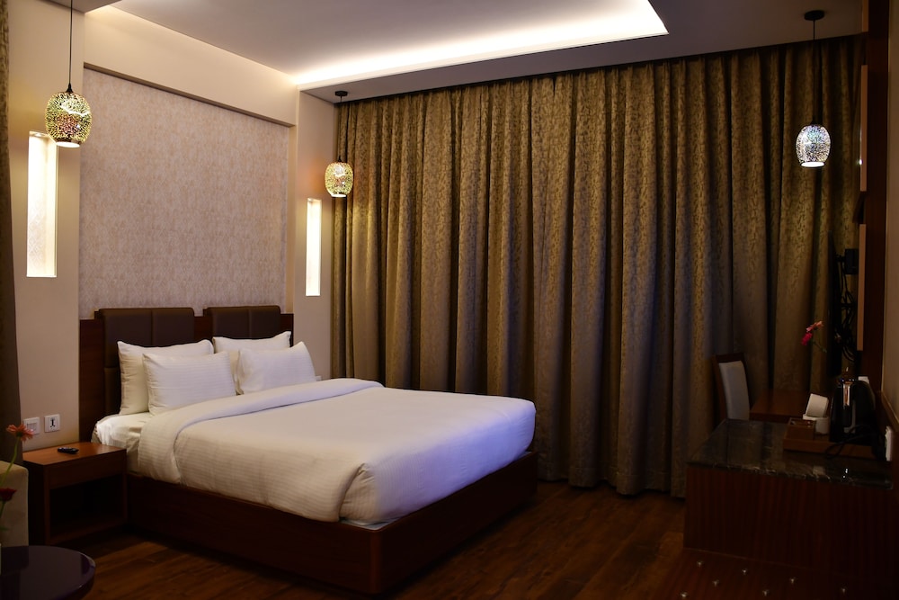 Deluxe Room - Photo 10