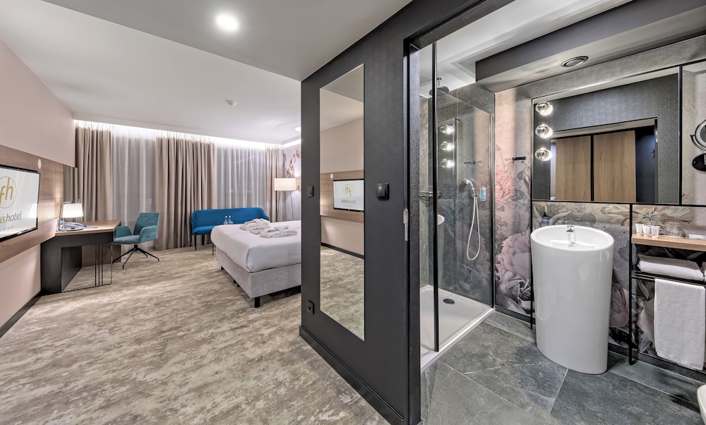 Premium Double or Twin Room photo 2
