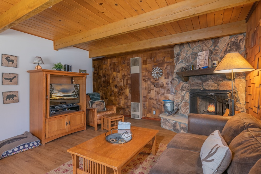 Cabin, Multiple Beds, Hot Tub, Mountain View photo 3