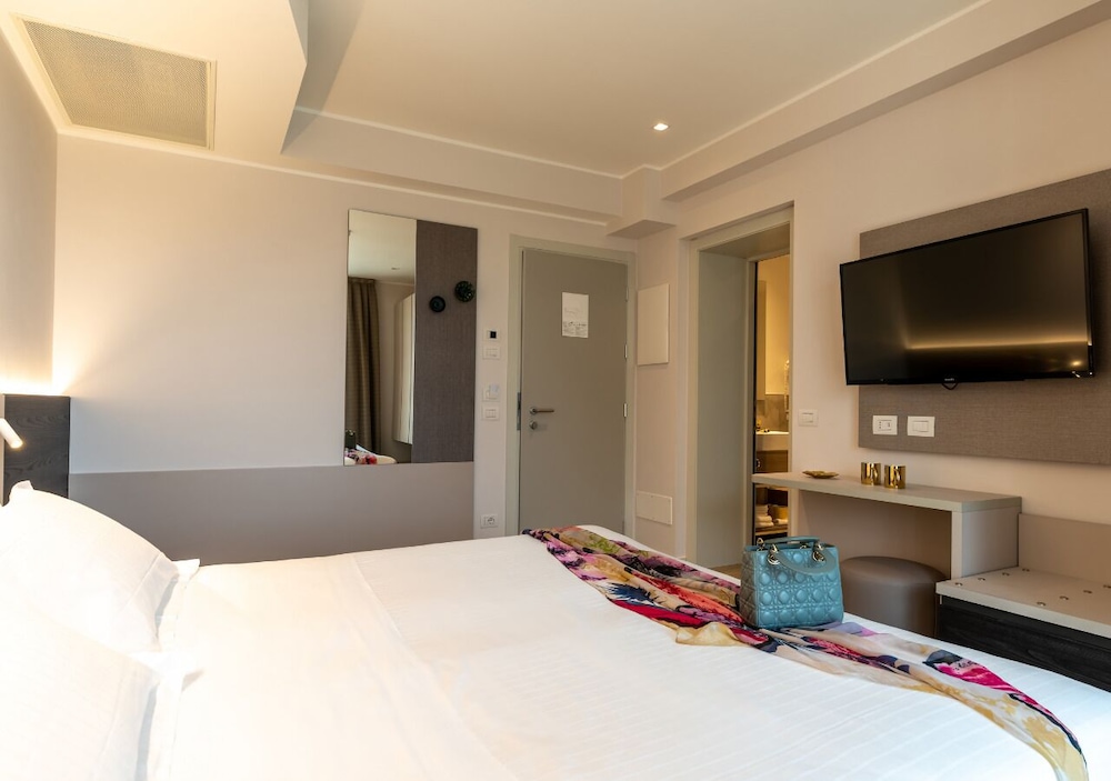 Comfort Double Room Single Use, Balcony, Courtyard View photo 2