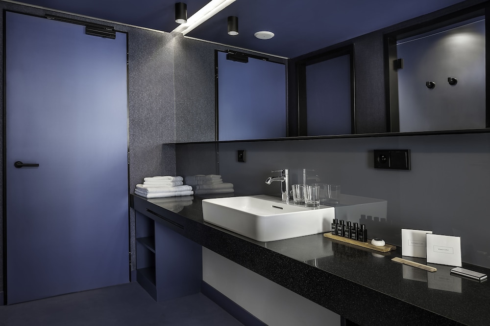 Superior Double or Twin Room thumbnail 5