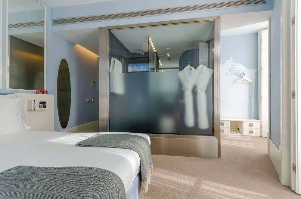 Classic Double or Twin Room, City View