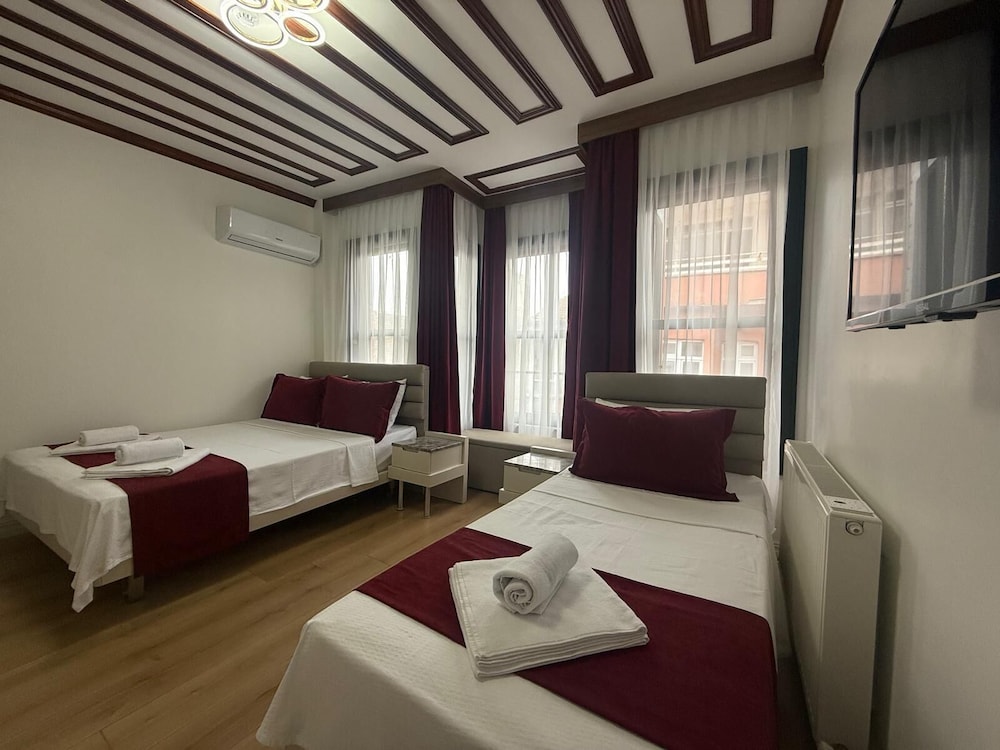 Family Triple Room, City View photo 3
