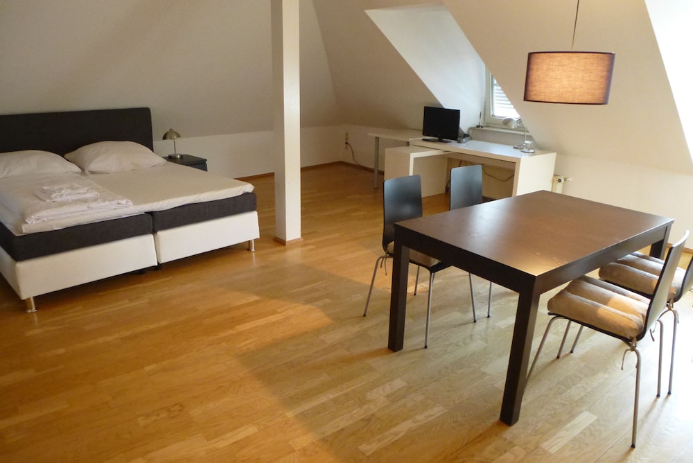 Economy Double Room, Shared Bathroom photo 3