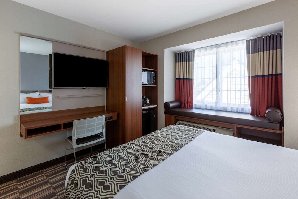 Room, 1 King Bed, Non Smoking (Efficiency) photo 2