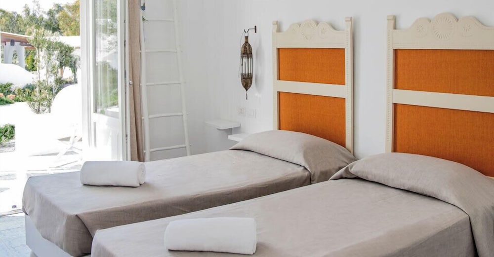 Classic Double or Twin Room, Patio photo 2