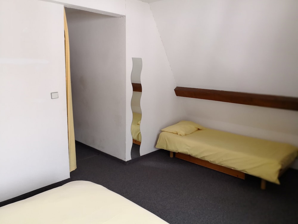 Room, 2 Bedrooms photo 2