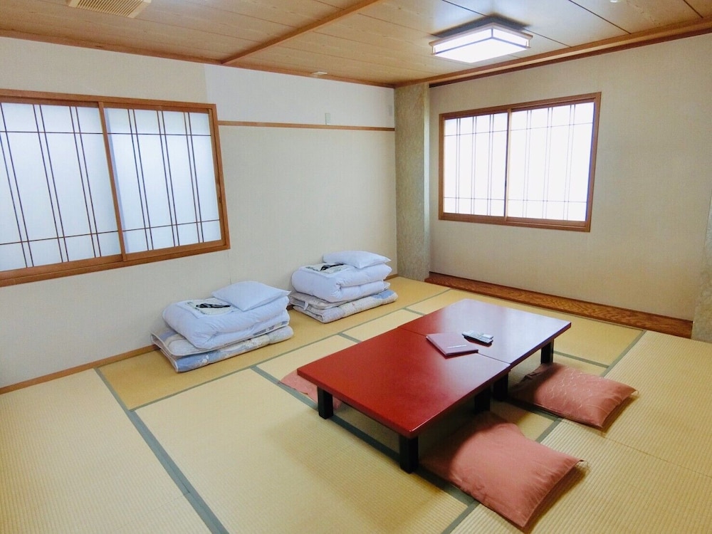 Japanese Style Room For 8 People With Private Bathroom photo 3
