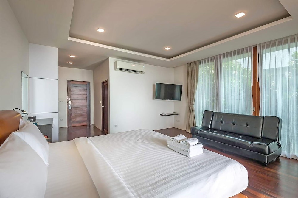 Deluxe Room with Ocean View - Photo 7