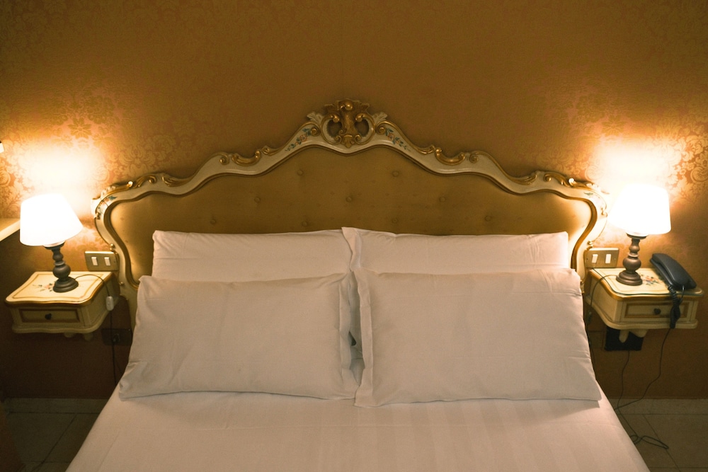 Basic Room, 1 Double Bed, Courtyard View, Tower photo 2