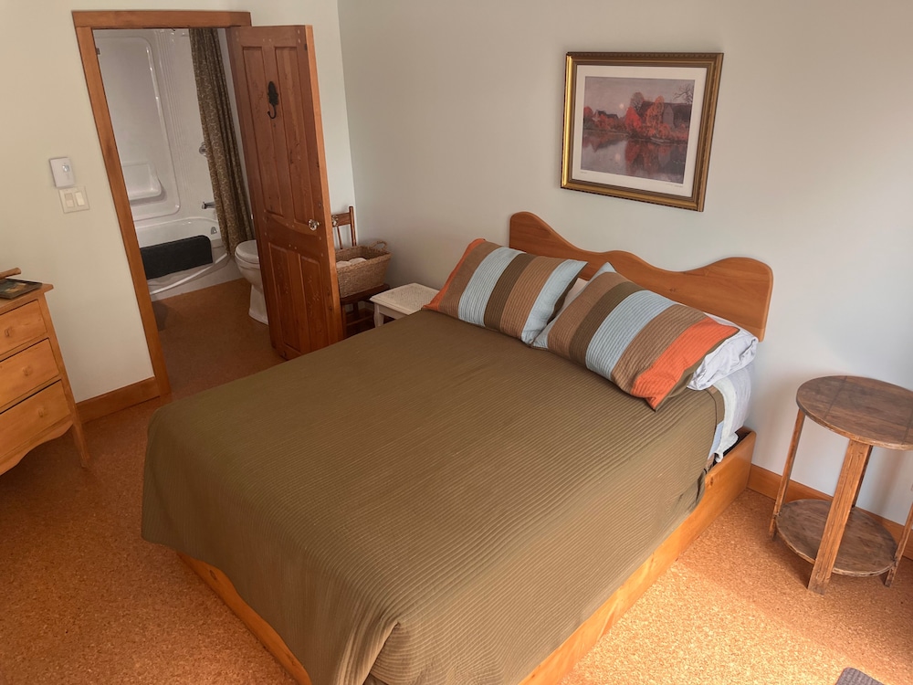 Double Room, 1 Double Bed, Private Bathroom, Mountain View photo 1