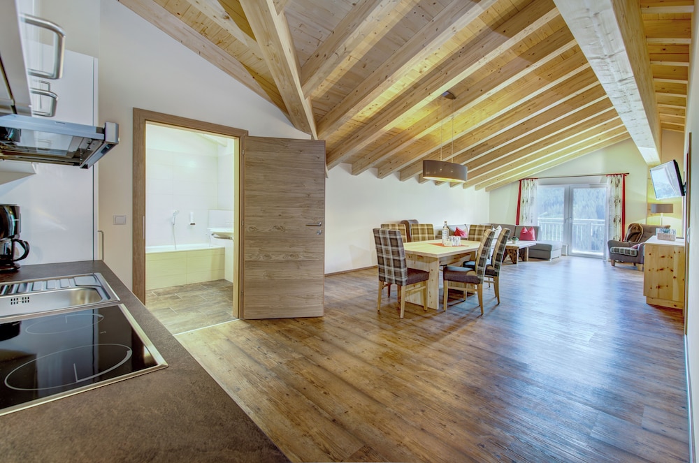 Panoramic Apartment, 2 Bedrooms, Lake View photo 1