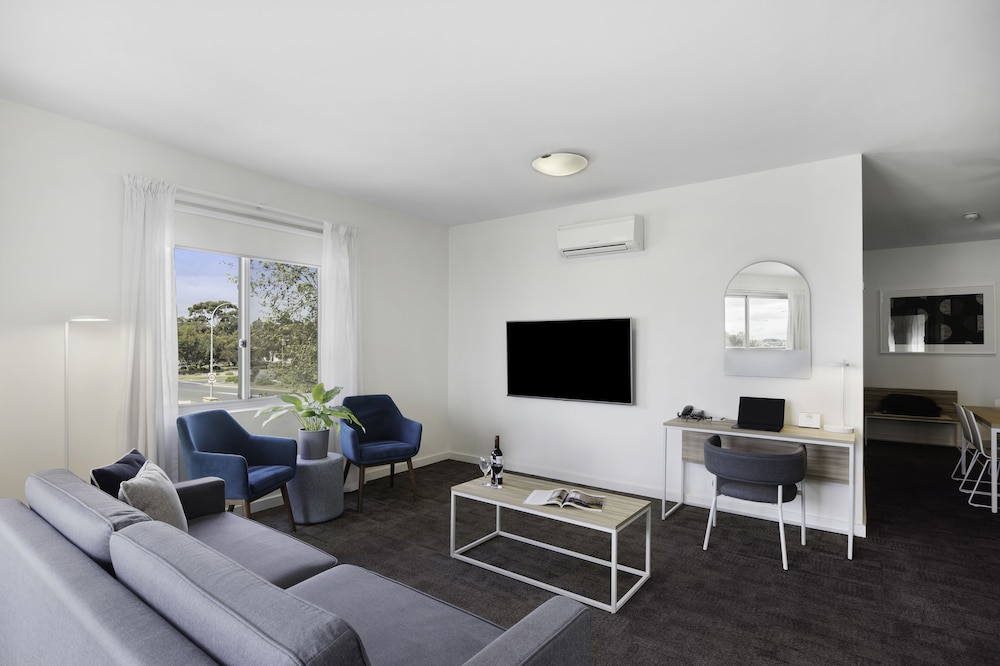 Apartment, 3 Bedrooms - Photo 4