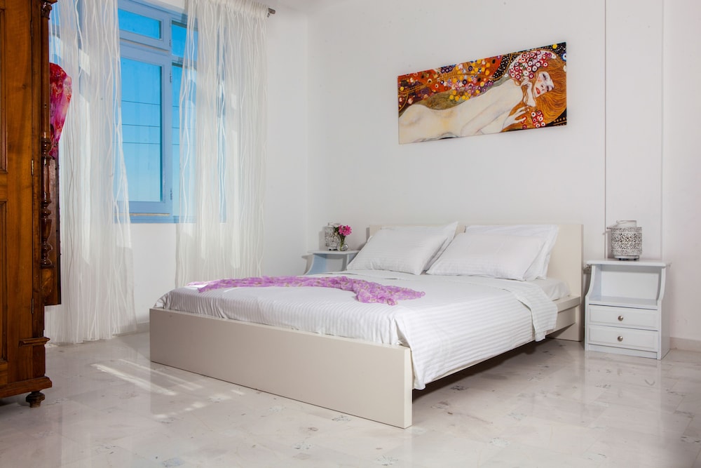 Honeymoon Studio Suite, Jetted Tub, Sea View