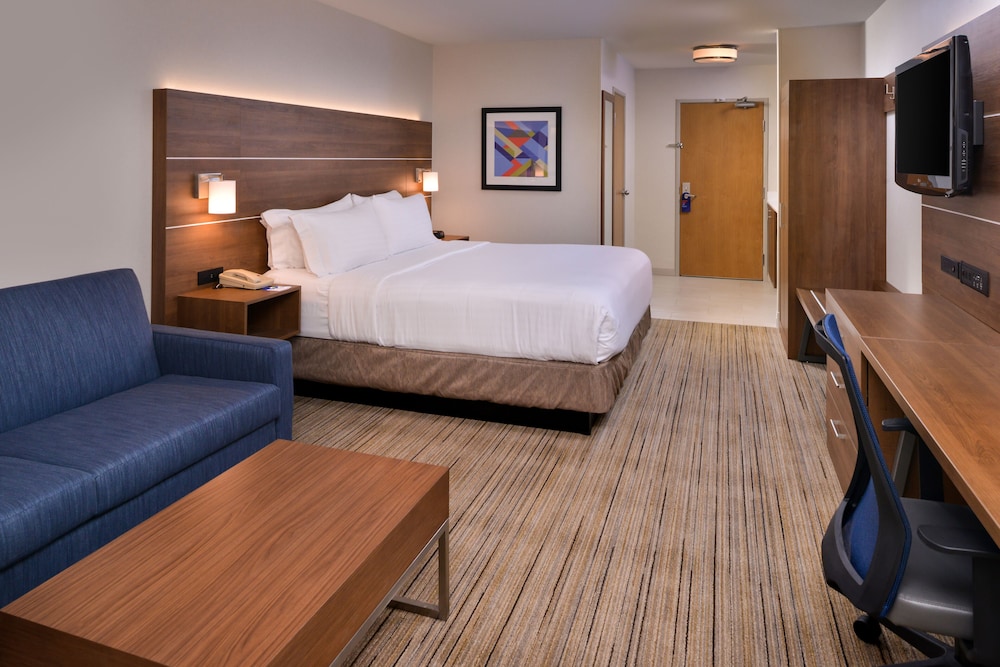 Standard Room, 1 King Bed with Sofa bed (Extra Floor Space) - Photo 11