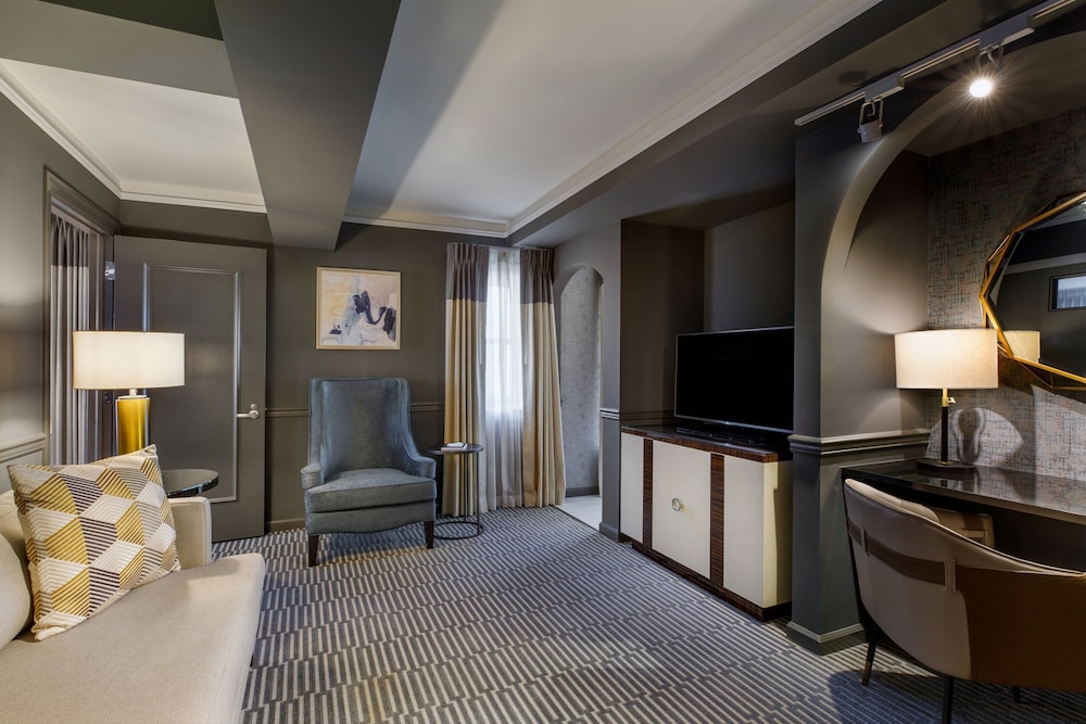 Suite, 1 King Bed - Photo 5