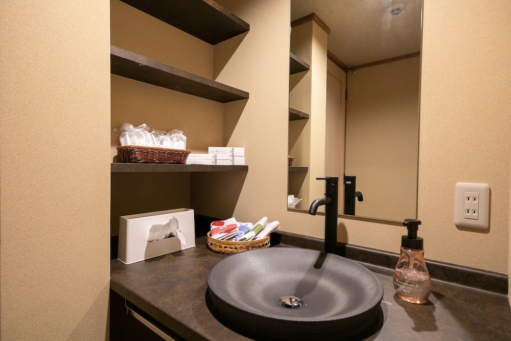Japanese Style Room for 1-4 Guests with private bathroom, Non Smoking, Temple view photo 2